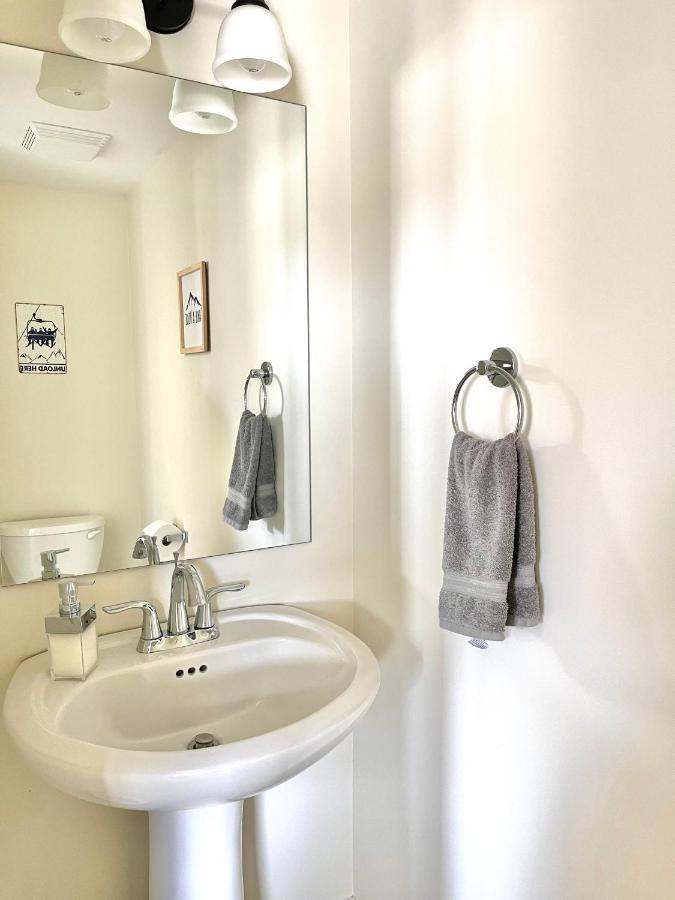 Perfect Base Invermere 3Bd Townhouse Mt Views With Garage Εξωτερικό φωτογραφία