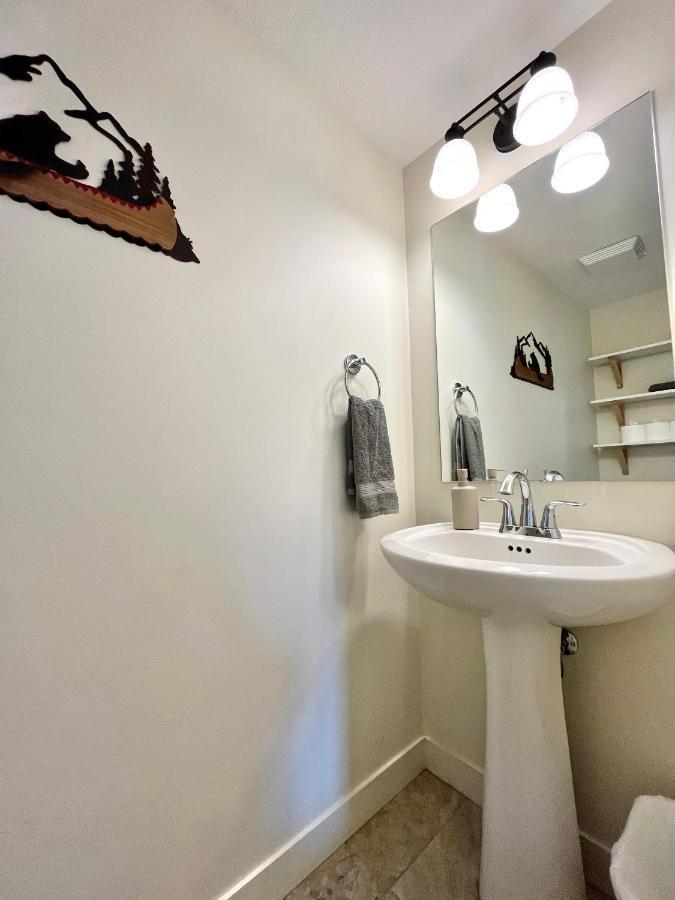 Perfect Base Invermere 3Bd Townhouse Mt Views With Garage Εξωτερικό φωτογραφία