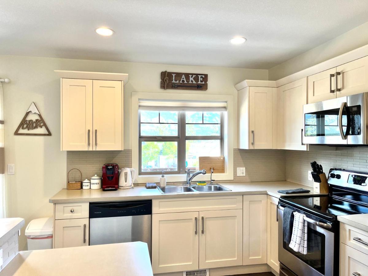 Perfect Base Invermere 3Bd Townhouse Mt Views With Garage Εξωτερικό φωτογραφία